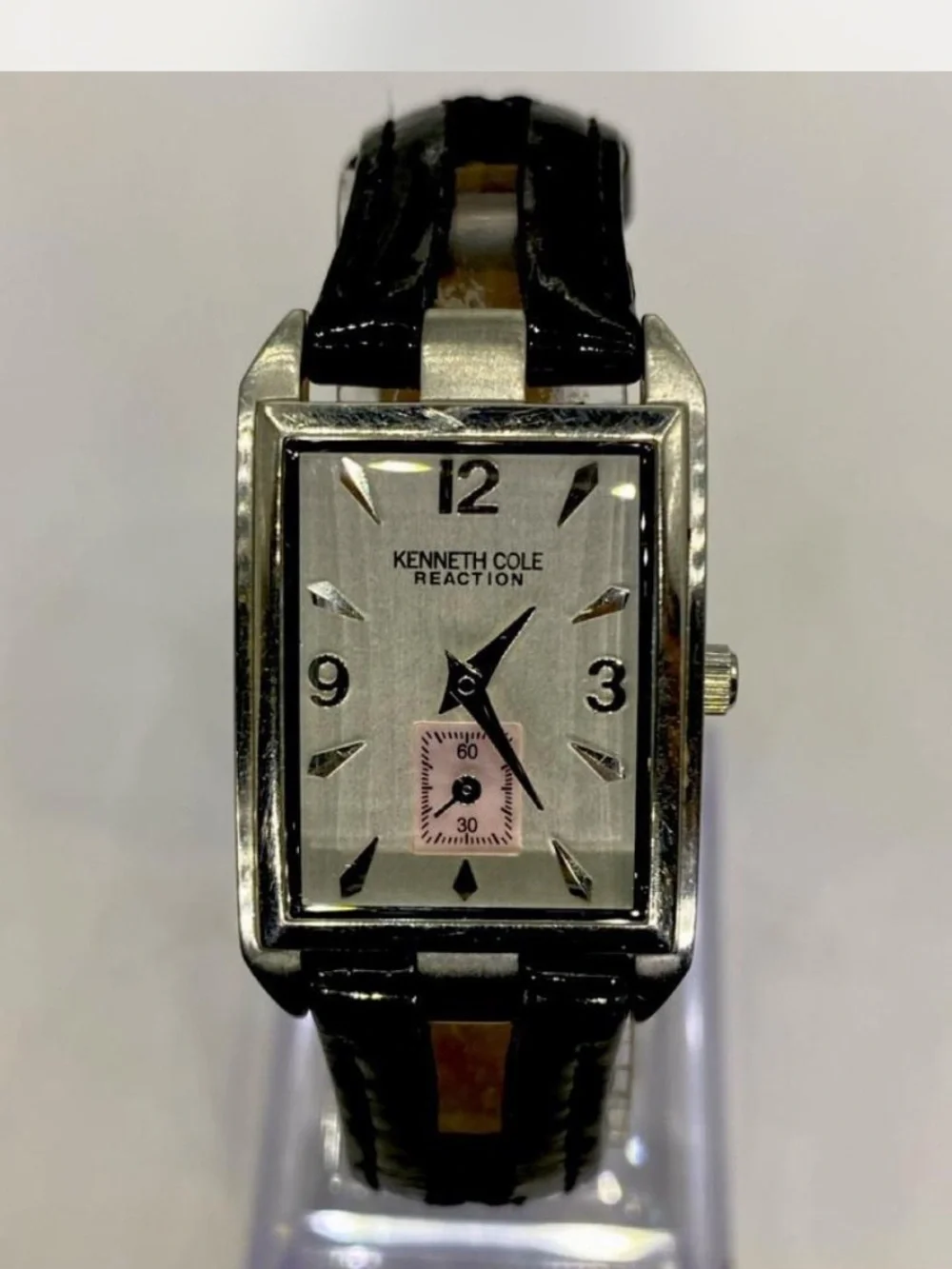 *** Kenneth Cole ^^ Reaction Silver Dial Watch /   Pink Subdial ^^^